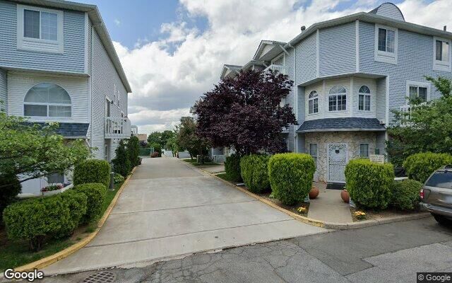 29 Country Dr N #15, Staten Island, NY 10314
