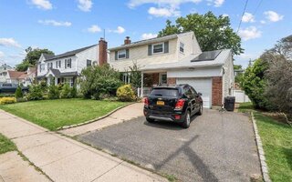 29 Park Blvd, Malverne, NY 11565