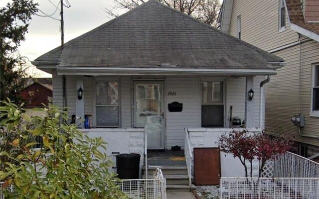 2924 Scott Pl, Bronx, NY 10465 (Porch)