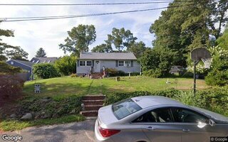 3 Comac Trl, Ridge, NY 11961