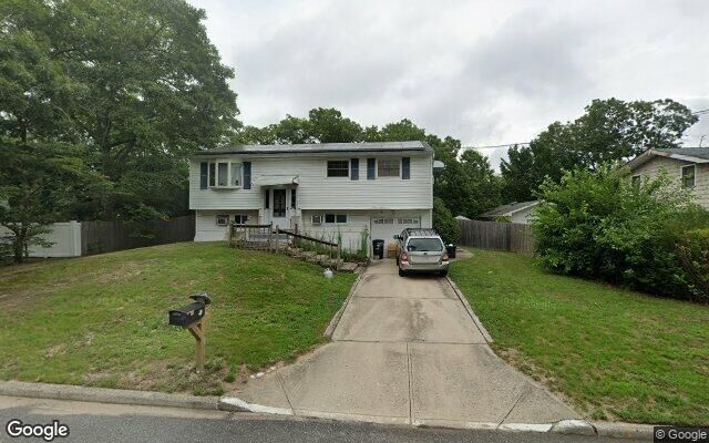 3 Fury Dr, Selden, NY 11784