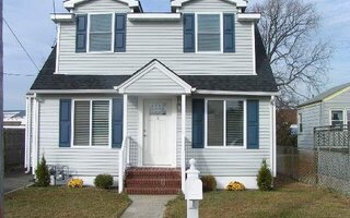 3 Lee Pl, Amityville, NY 11701