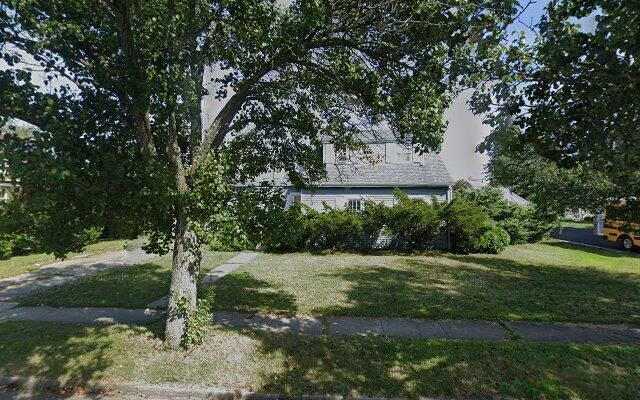 30 Norman Ave, Amityville, NY 11701
