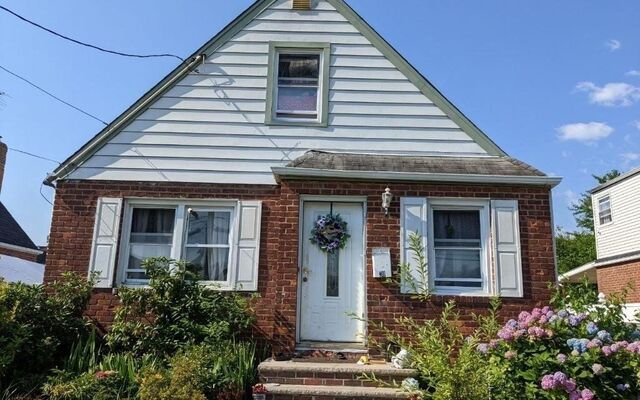 30 Viola St, Valley Stream, NY 11580 (Porch)