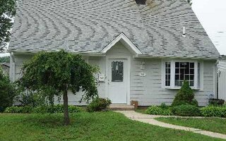 30 Wood Ln, Levittown, NY 11756