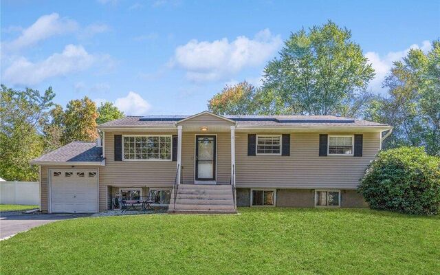 30 Yale St, Port Jefferson Station, NY 11776 (House View)