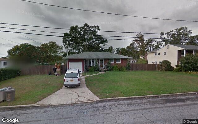 300 W 6th St, Deer Park, NY 11729