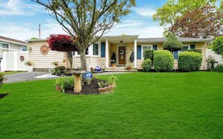 301 Deer Rd, Ronkonkoma, NY 11779