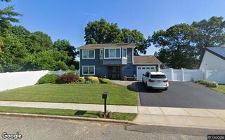 31 Bening Ln, Holbrook, NY 11741