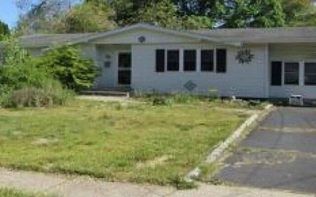 31 Betsy Dr, West Sayville, NY 11796 (Yard)