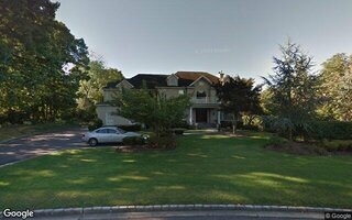 31 Westwood Ln, Woodbury, NY 11797