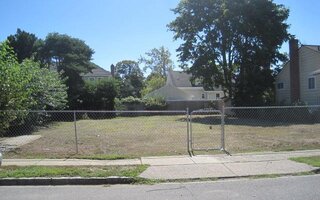 32 3rd Ave, Westbury, NY 11590