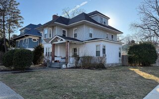 32 Carlton Ave, Port Washington, NY 11050