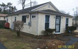 32 Phoenix Rd, West Babylon, NY 11704