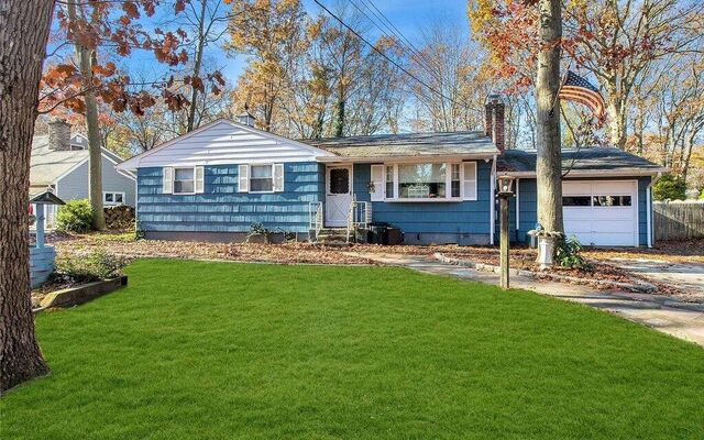 32 Summit Dr, Smithtown, NY 11787 (Yard)