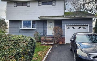 322 Barleau St, Brentwood, NY 11717