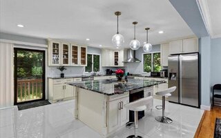 324 Bread And Cheese Hollow Rd, Northport, NY 11768