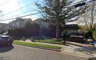 3252 Neptune Ave, Oceanside, NY 11572