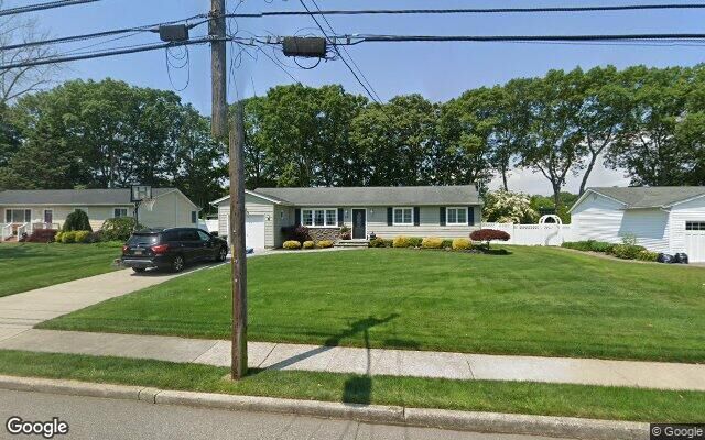 328 Lowell Rd, Sayville, NY 11782