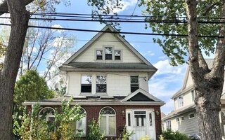 33-28 171st St, Flushing, NY 11358
