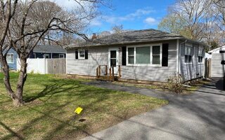 33 Pine Cone St, Middle Island, NY 11953