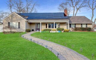 33 Whitfield Ln, Coram, NY 11727
