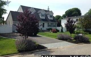 34 Harlem Ave, Medford, NY 11763