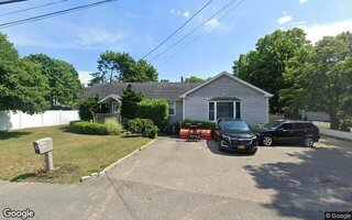 34 Marshall St, Patchogue, NY 11772