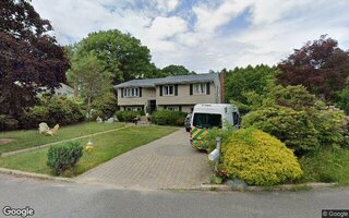 34 Woodbrook Dr, Ridge, NY 11961