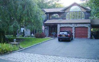 35 Hastings Dr, Ridge, NY 11961