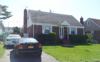 35 Mcalester Ave, Hicksville, NY 11801