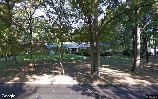 35 Ormond St, Dix Hills, NY 11746