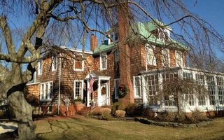 35 Prospect St, Amityville, NY 11701