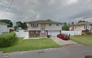352 Idaho St, Lindenhurst, NY 11757