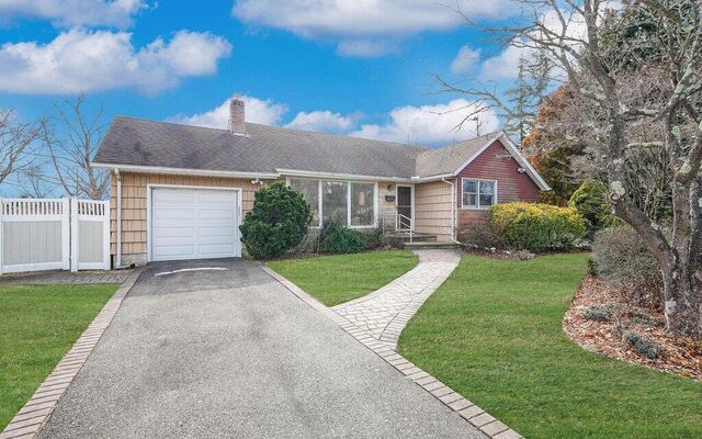 36 Pearl St, Deer Park, NY 11729 (Yard)