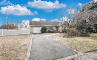 36 Pearl St, Deer Park, NY 11729