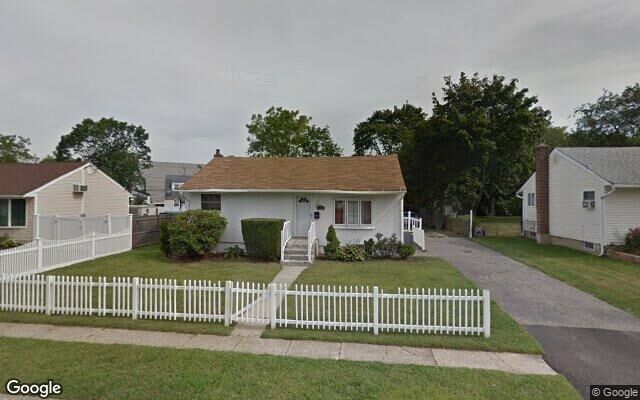 36 Penndale Dr, Amityville, NY 11701