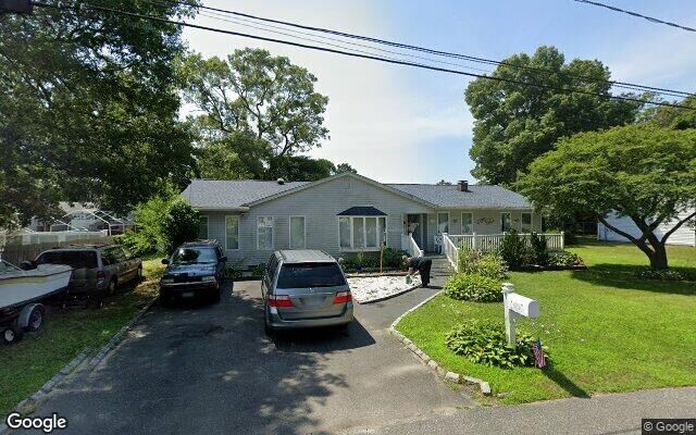36 Schenk Dr, Shirley, NY 11967
