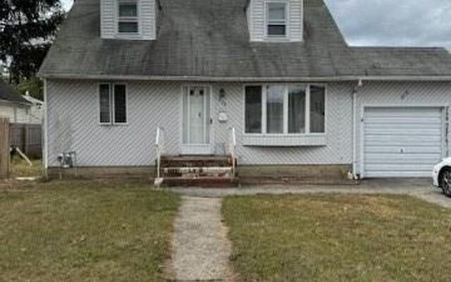 375 S 16th St, Lindenhurst, NY 11757 (Yard)