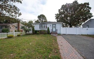 38 Cedar Rd, Amityville, NY 11701