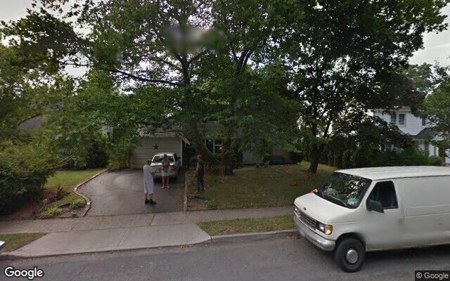 38 Hillside Ln E, Syosset, NY 11791