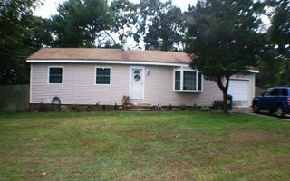 38 Park Ln, Medford, NY 11763