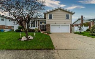 39 Barry Dr, Westbury, NY 11590