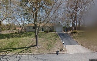 39 Marc Dr, Ridge, NY 11961