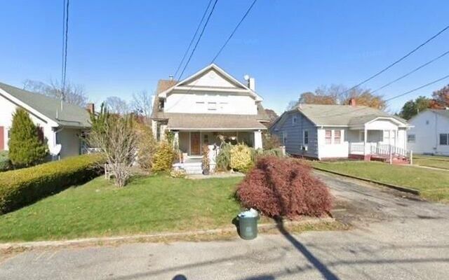 39 Robert St, Patchogue, NY 11772 (Porch)