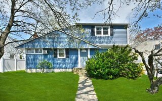 3981 Old Post Rd, Seaford, NY 11783