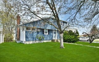 3981 Old Post Rd, Seaford, NY 11783
