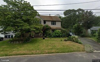 4 Barrow Pl, Blue Point, NY 11715