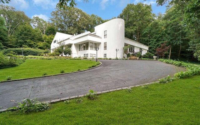 4 Stone Ridge Ct, Syosset, NY 11791 (Yard)