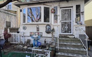 4 Vreeland St, Staten Island, NY 10302